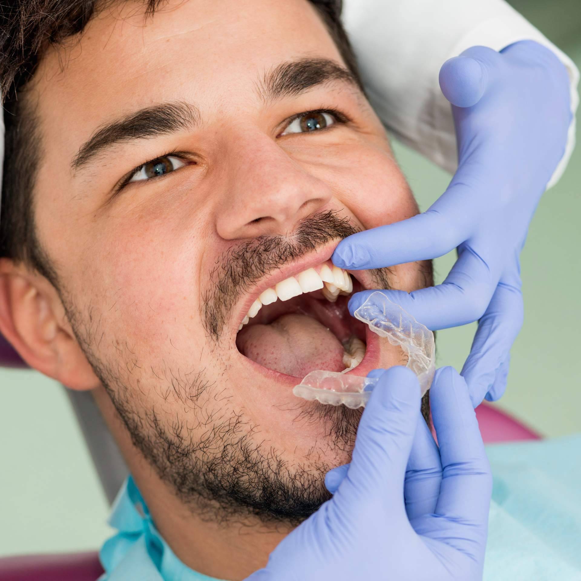 Lograr una sonrisa perfecta, con los tratamientos de ortodoncia invisible de la Clínica Dental Dra. Rocío Velasco