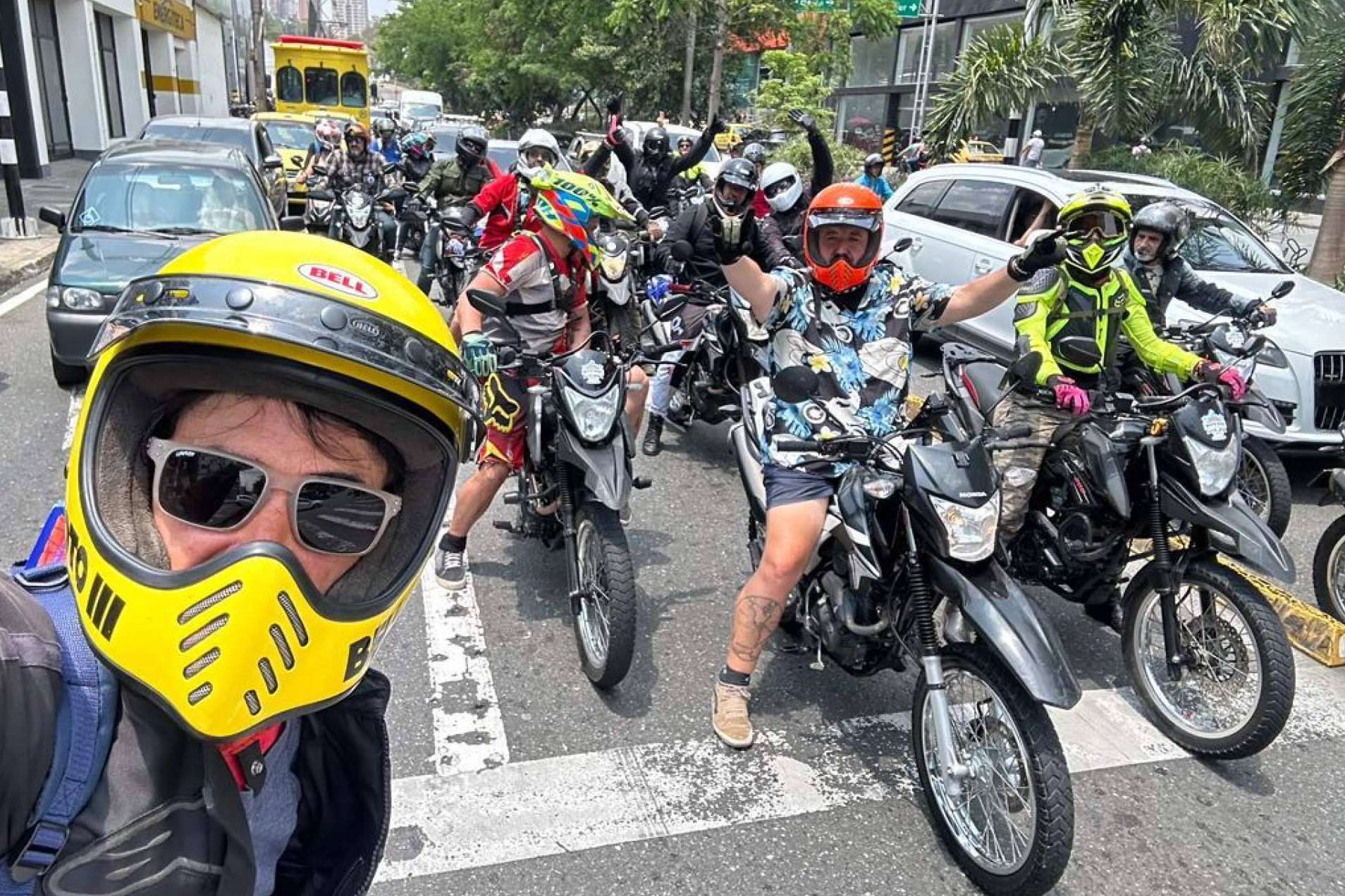Viajar por Colombia en moto y recorrer sus playas, montañas y pueblos coloniales