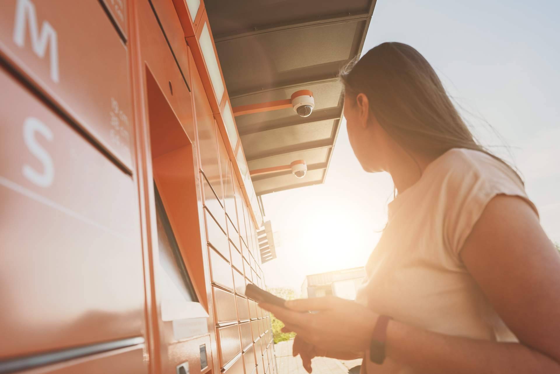 Soluciones seguras de almacenamiento para eventos y espacios públicos, con Happy Lockers