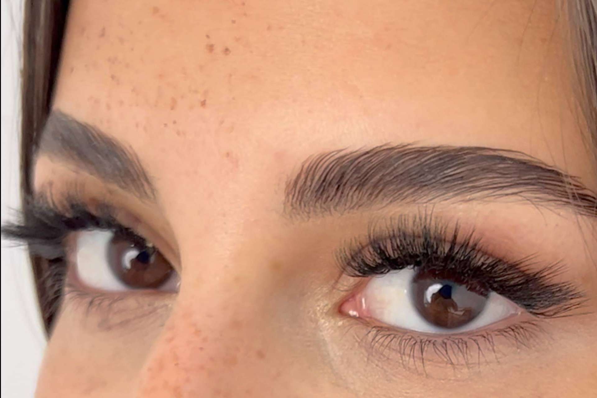 Las franquicias de extensiones de pestañas Lashes & Go ofrecen una opción de negocio en un sector en expansión