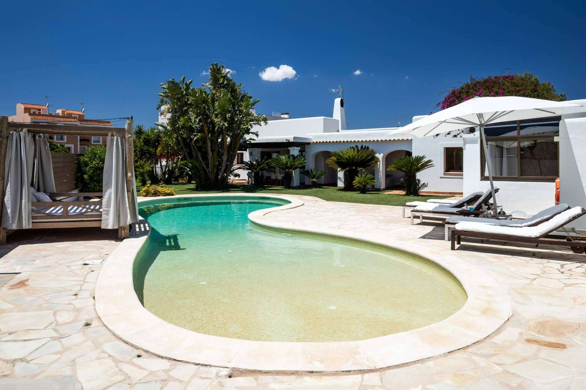 Alojamientos de calidad en casas exclusivas para vacaciones en Ibiza y Formentera, con Can Corda