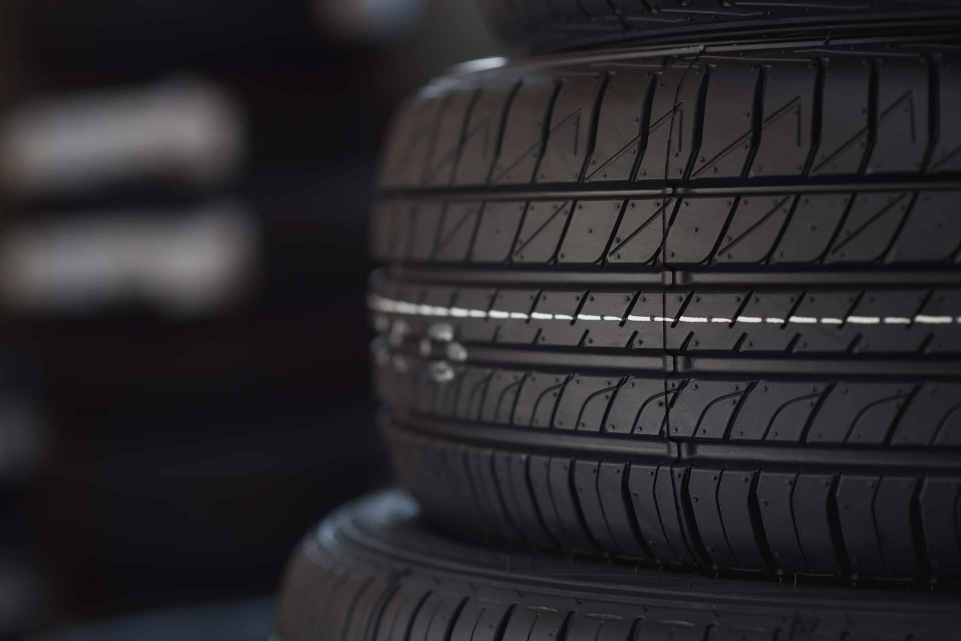 Conducción sobre ruedas con los neumáticos económicos de BFGoodrich
