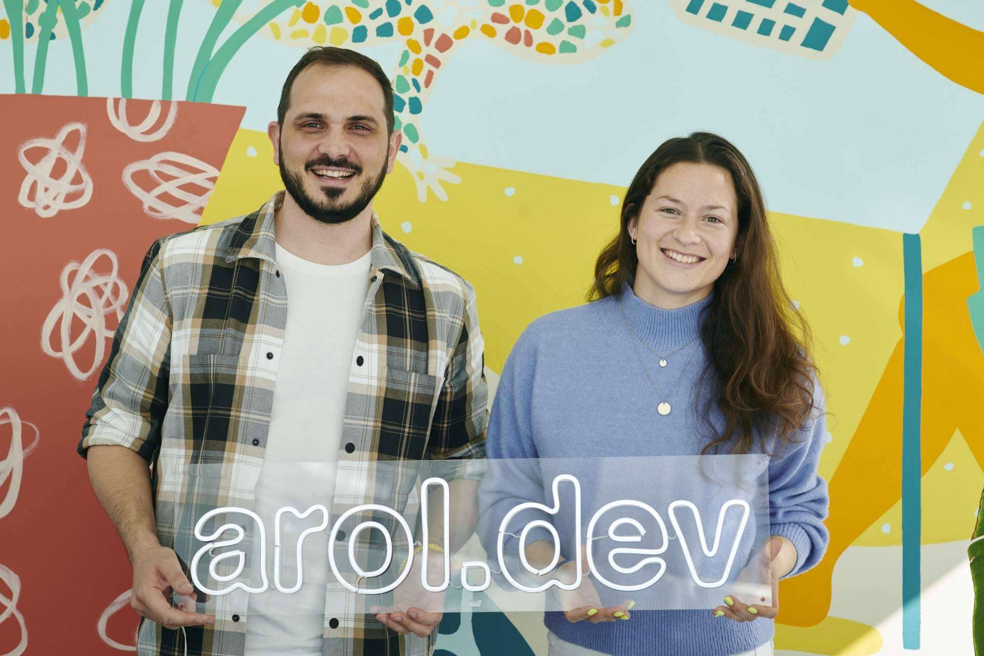 Las soluciones innovadoras de arol.dev están revolucionando el Onboarding de nuevos desarrolladores en empresas de tecnología
