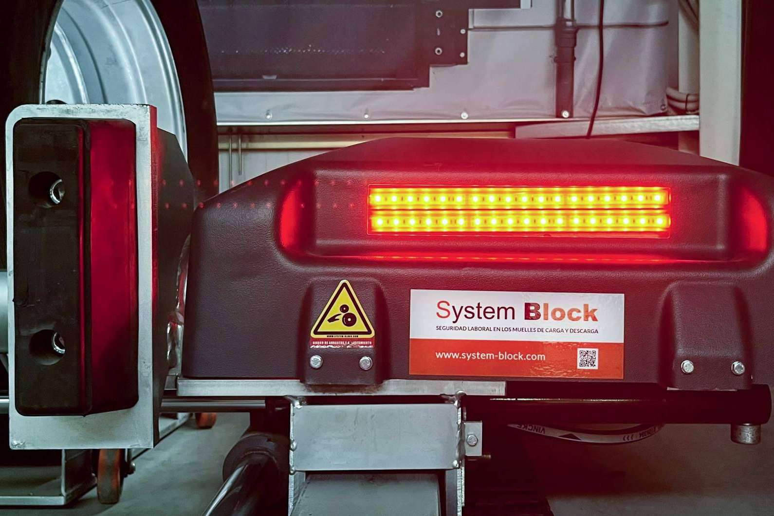 SYSTEM BLOCK transforma la seguridad en los muelles de carga con innovadores sistemas de retención