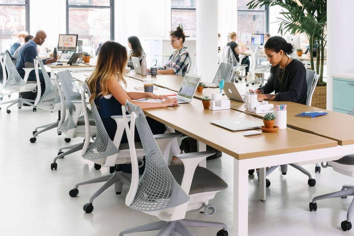 Distrito HM, expertos en mobiliario de oficina con servicio rápido y consultoría personalizada