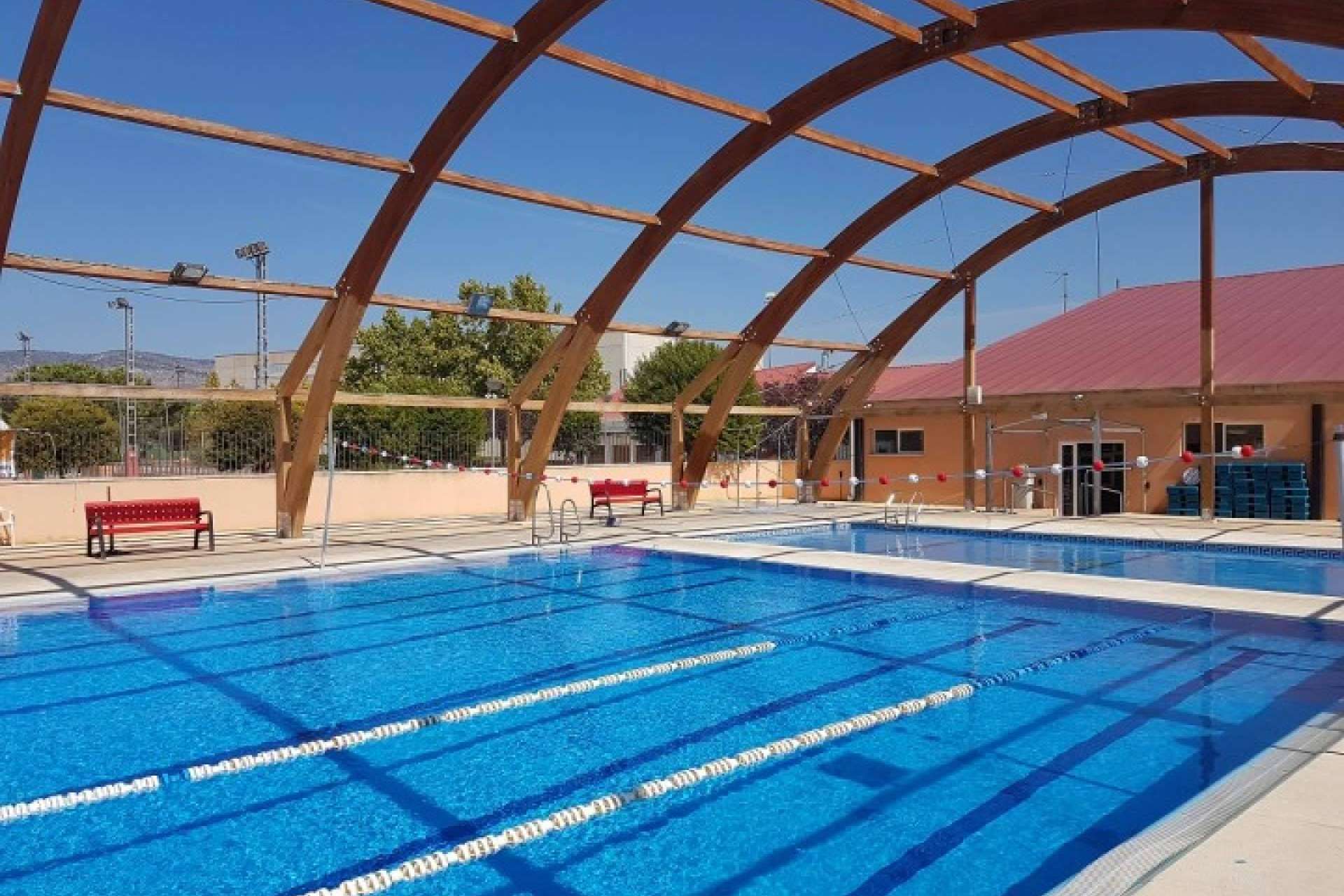 El mantenimiento de piscinas evoluciona con Galvañ Lacados y su limpieza de vapor a alta presión