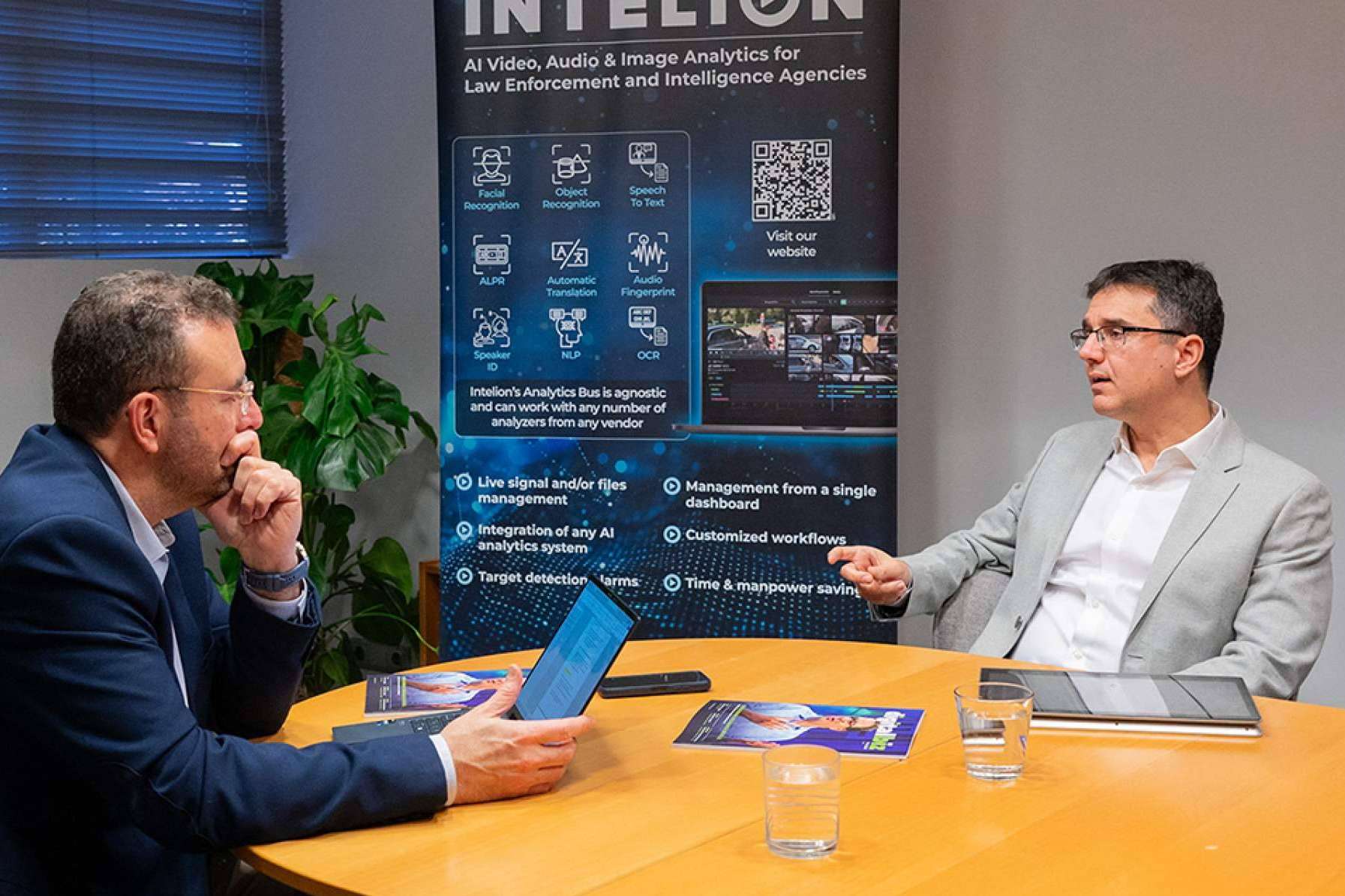 Digital Biz Magazine explora cómo la IA está transformando la seguridad y la vigilancia