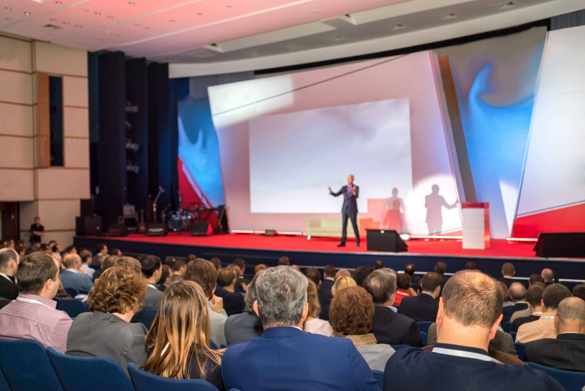 Beneficios de invertir en un stand de alta calidad para ferias comerciales