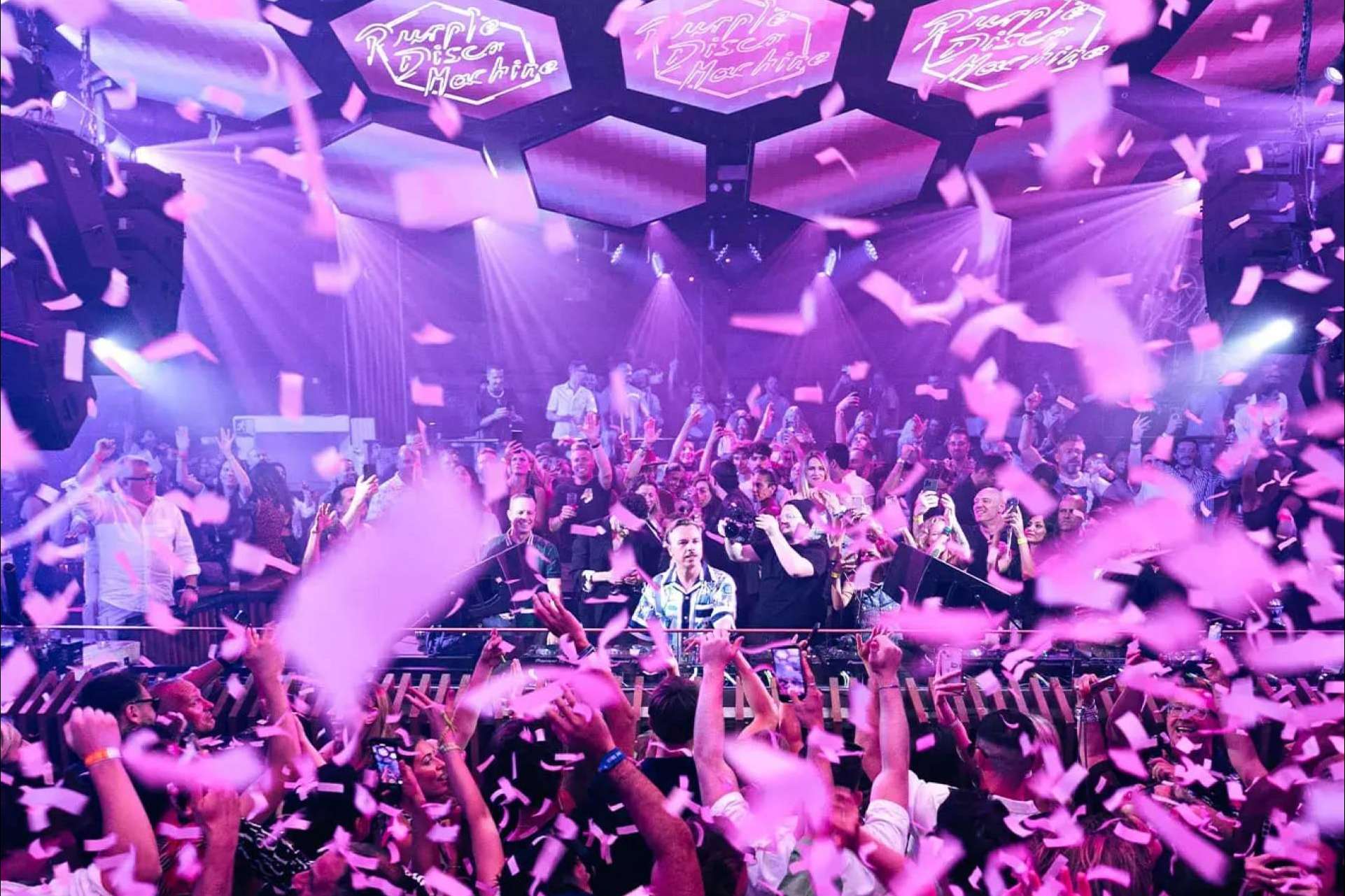 Ibiza 2025; vivir la noche más exclusiva con una Mesa VIP en Amnesia, Pacha y los mejores clubs