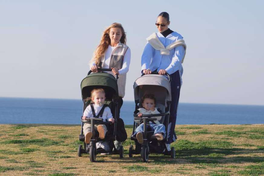 SmarTrike presenta Traveler, el cochecito de bebé fácil de transportar en viajes