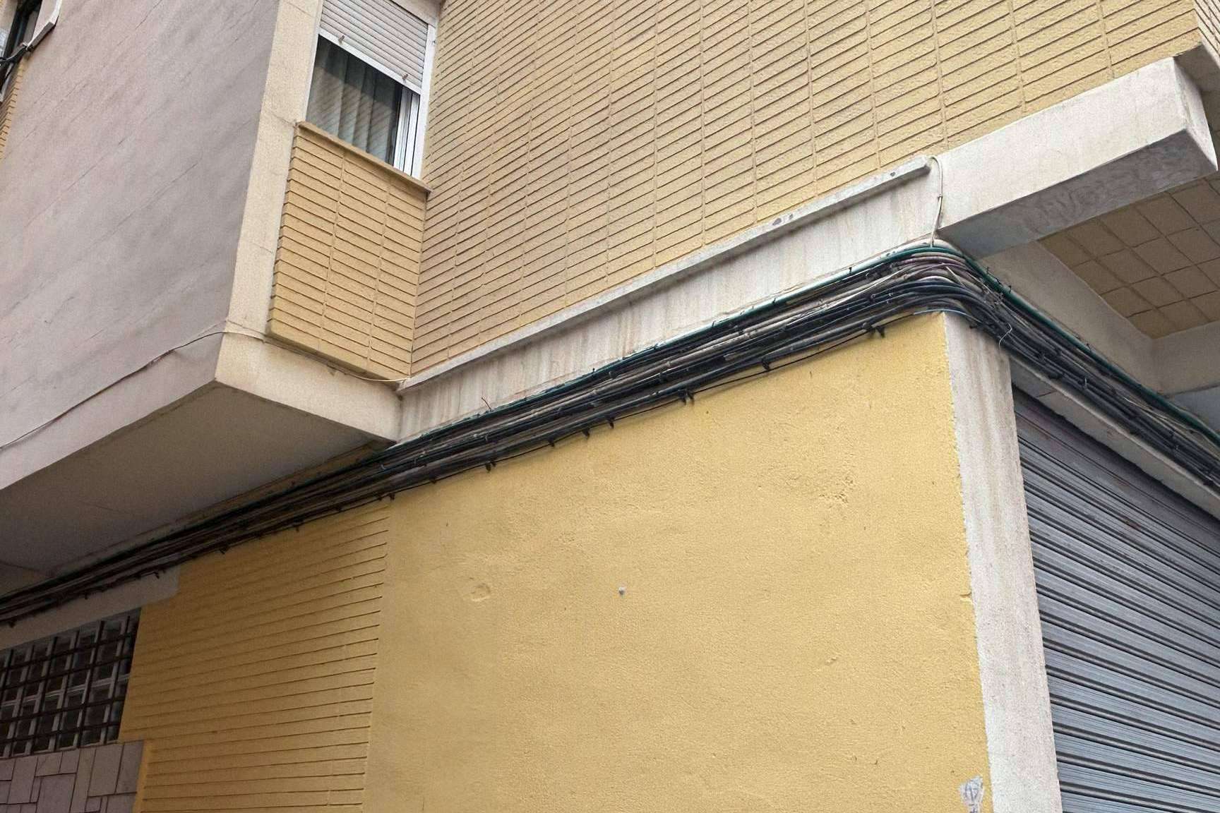 Tapacables ofrece soluciones en canaletas para exteriores ante el aumento de cables en fachadas urbanas