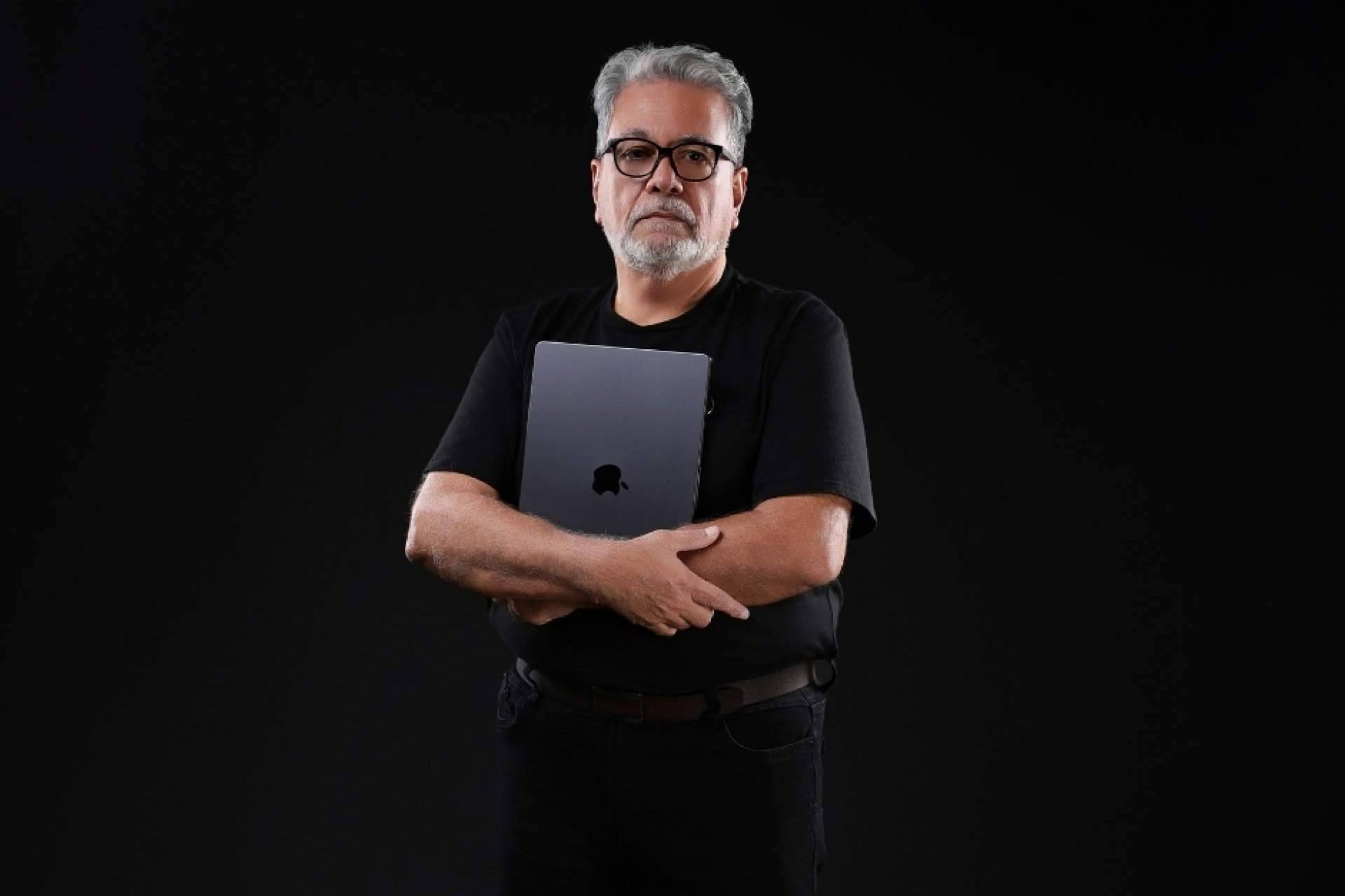 Germán A. DeLaRosa transforma su duelo en una investigación sobre evolución personal y crecimiento postraumático