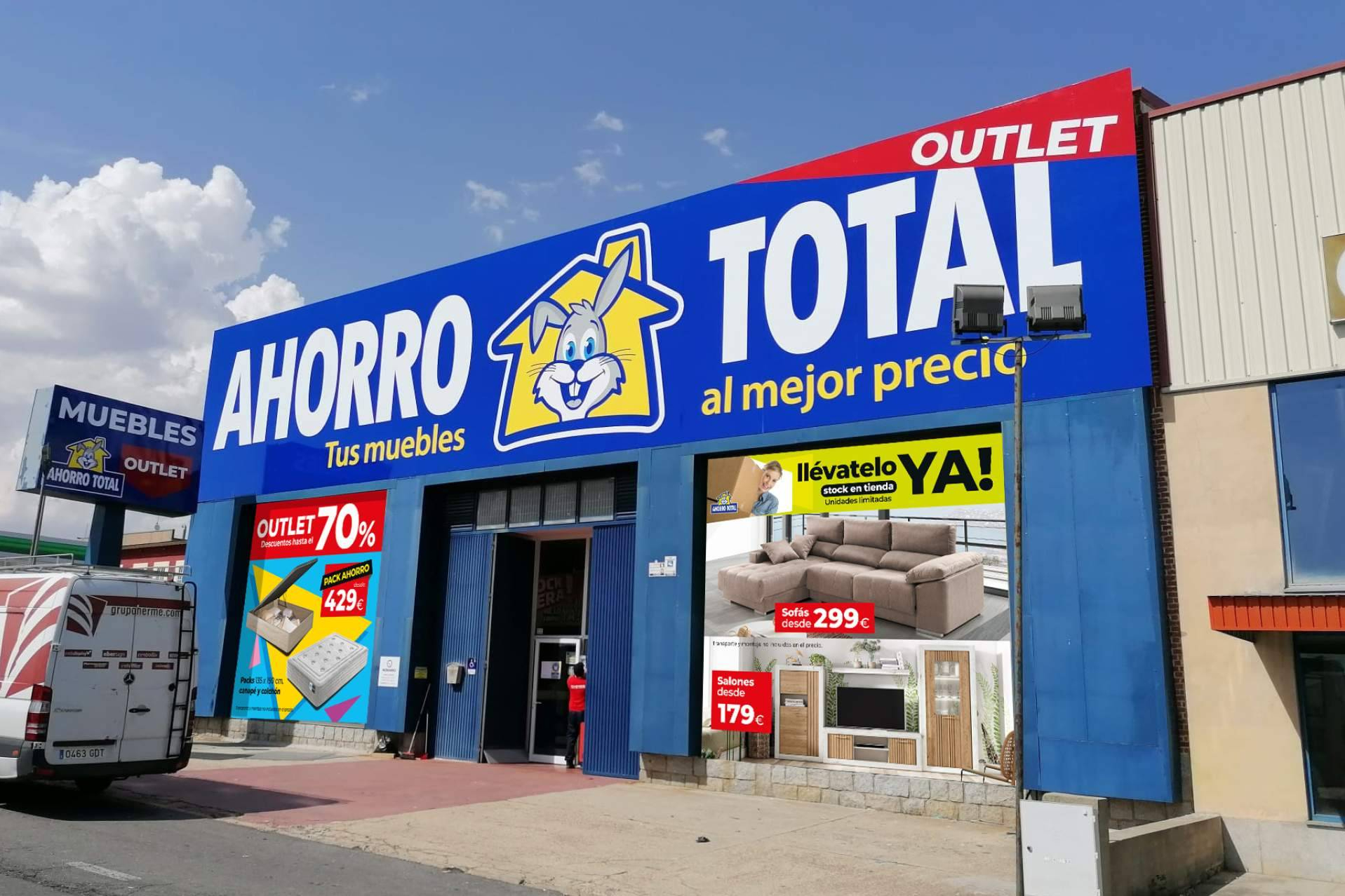 Ahorro Total celebra el Black Friday con descuentos especiales en muebles y presencia nacional consolidada