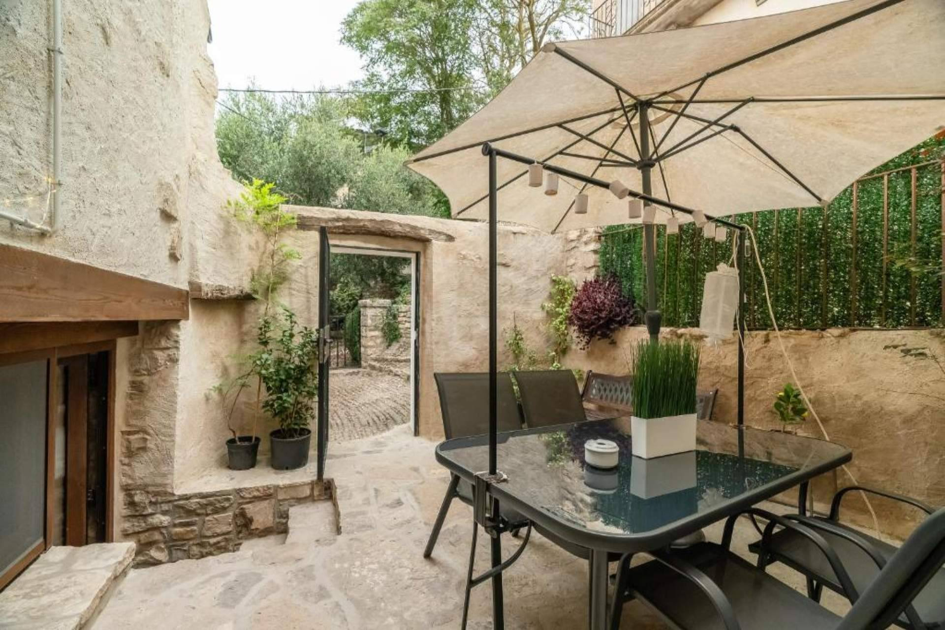 Una casita de pueblo rural en Cataluña donde el tiempo se detiene; así es La Caseta de Freixenet