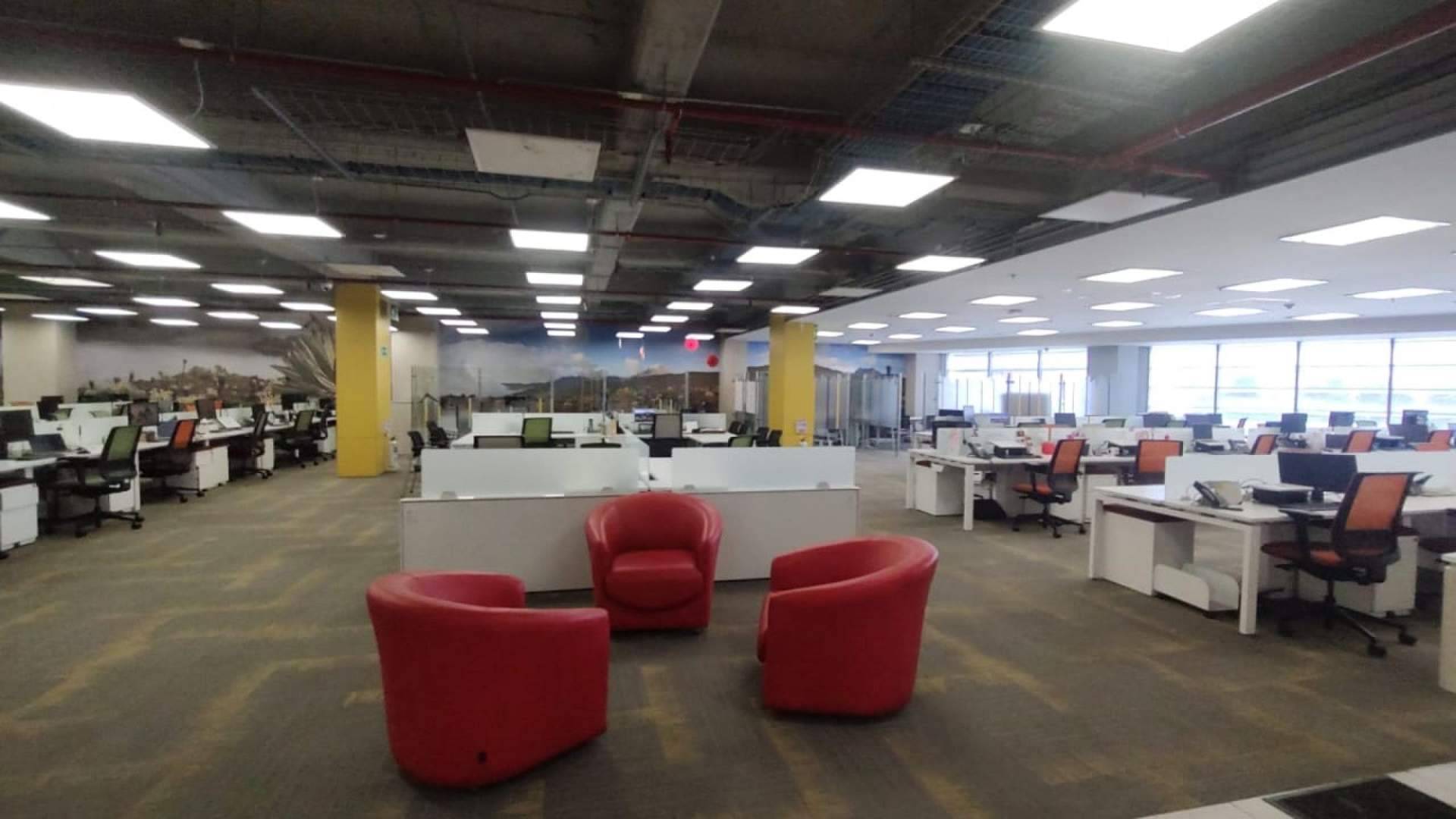 Sale a la venta edificio corporativo de 6 pisos para oficinas en zona estratégica de Bogotá, Colombia