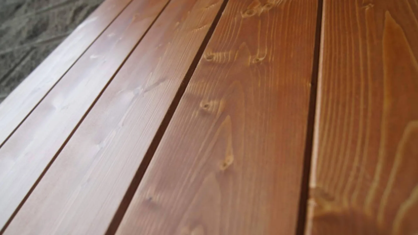 Caliplac apuesta por la personalización del panel sándwich de madera para crear techos únicos